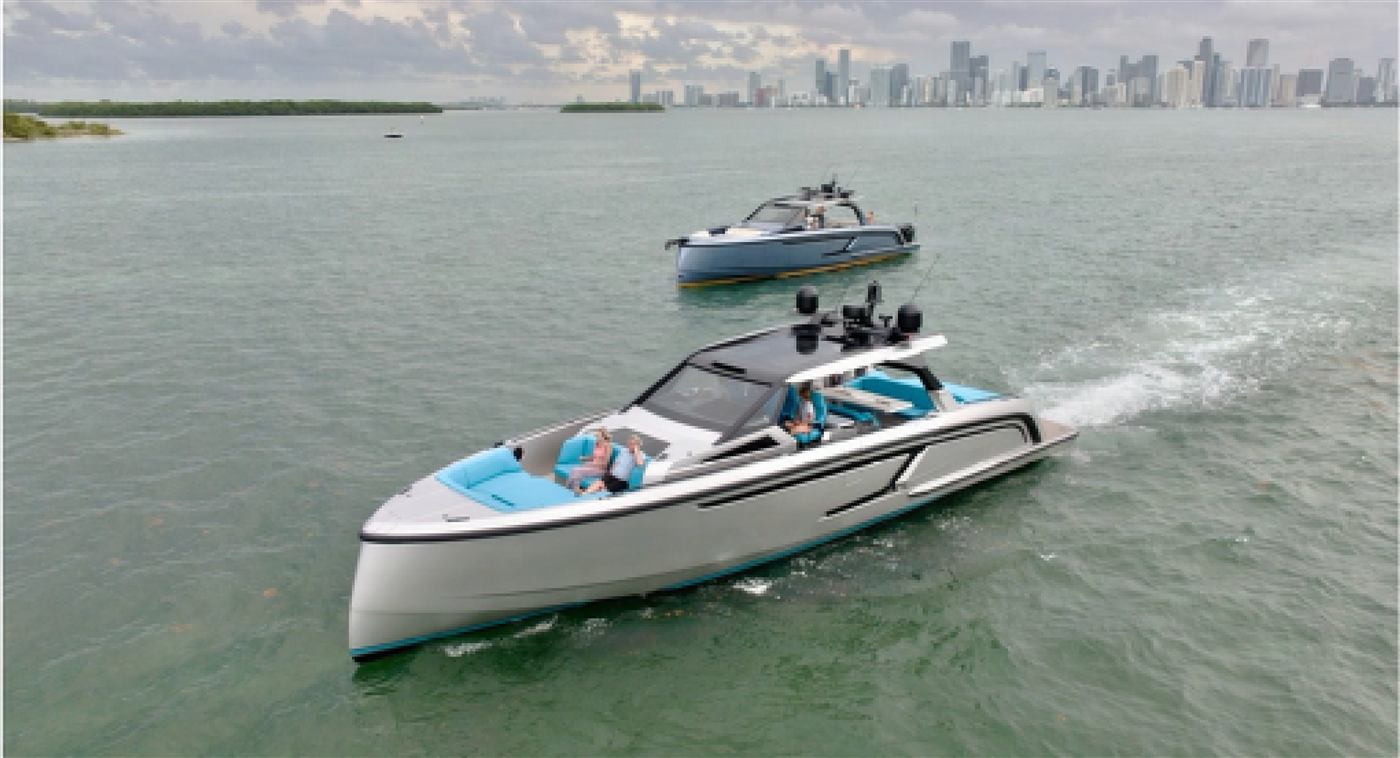 Vanquish VQ55 fährt bei Fort Lauderdale, Florida